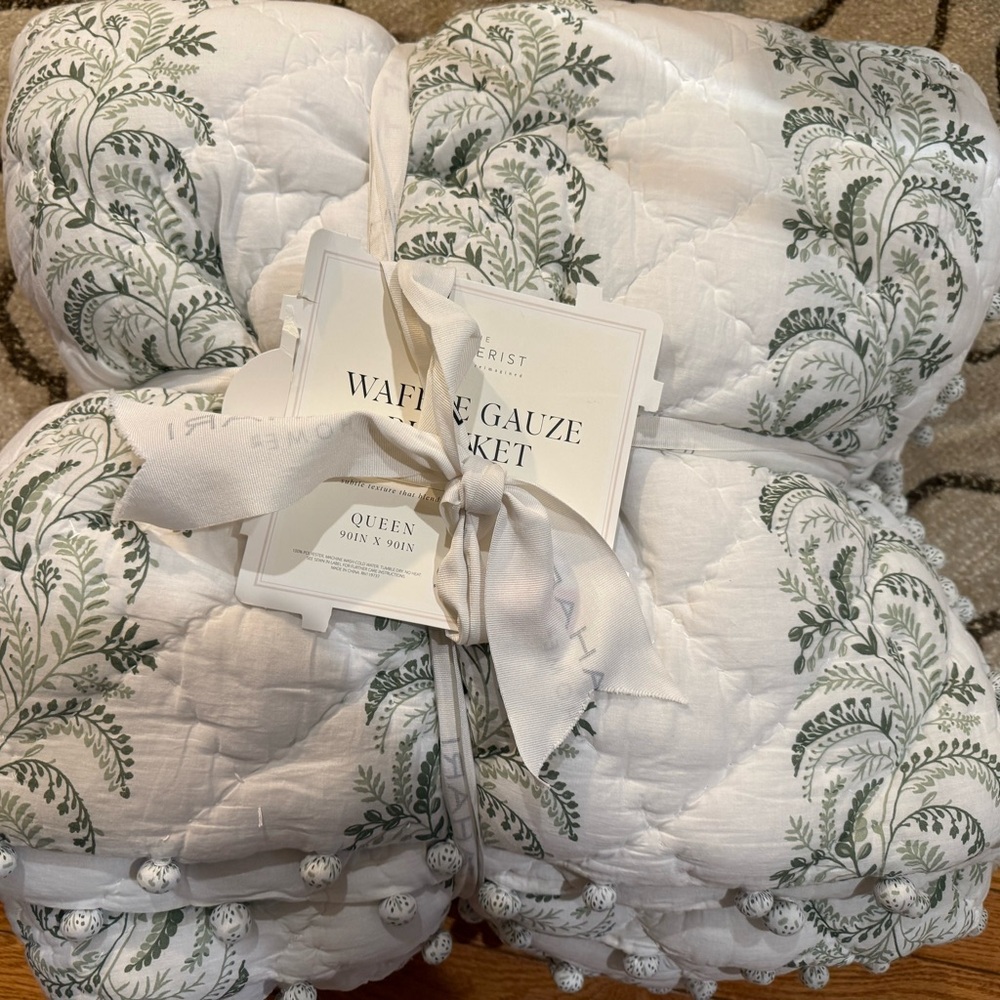 Tahari cotton gauze full/queen quilt, hand crafted